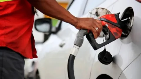 Procon Patos realiza pesquisa de preço de combustível; 9 postos foram autuados