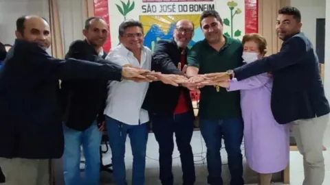 Vereadores de oposição de São José do Bonfim pedem cassação de prefeito por ter pago piso salarial dos professores