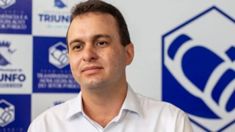 NO SERTÃO: Prefeito demite comissionados e contratados para conter crise; salários dos gestores são mantidos