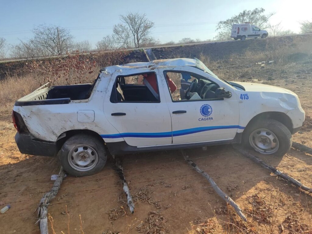Funcionário da Cagepa se envolve em acidente na BR-361, próximo a Olho D’Água