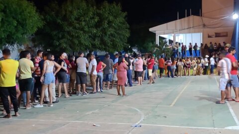 Eleitores esperam mais de 4 horas em fila de votação e eleição do Conselho Tutelar termina após as 21h, em Catingueira