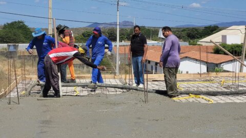 Vereador Morais visita construção de Creche Escolar, em Catingueira