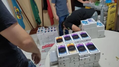 Além drogas, quase R$ 1 milhão em aparelhos eletrônicos foram apreendidos em caminhão durante ação, no Vale do Piancó