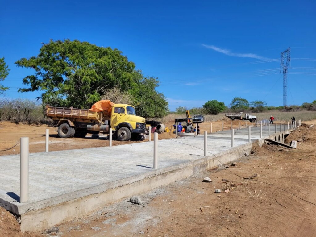 Construção da passagem molhada do sítio Pereiros segue em ritmo acelerado; obra deverá ser entregue nos próximos dias