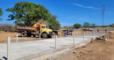 Construção da passagem molhada do sítio Pereiros segue em ritmo acelerado; obra deverá ser entregue nos próximos dias