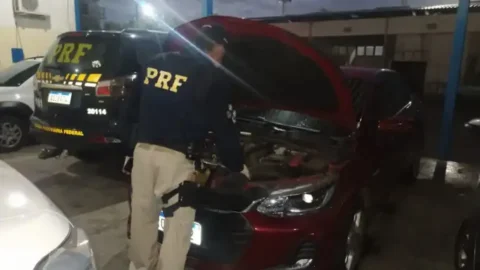 PRF recupera veículo adulterado e conduz homem à Delegacia de Polícia Civil de Patos