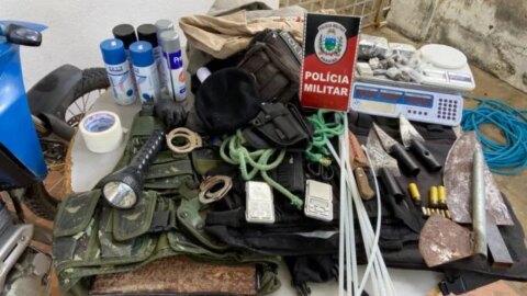 Polícia Militar desarticula esconderijo utilizado por criminosos e apreende vasto material bélico e entorpecentes, em Patos