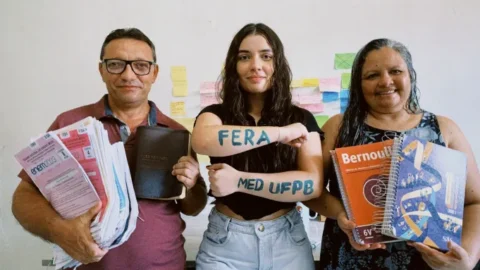 Estudante de Boa Ventura, filha de mãe gari e pai vigia, supera adversidades e passa para Medicina na UFPB
