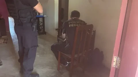 Polícia Federal prende ex-professor suspeito de armazenar pornografia infantil na PB