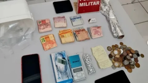 Dupla é presa após publicar foto com drogas na internet, no Vale do Piancó
