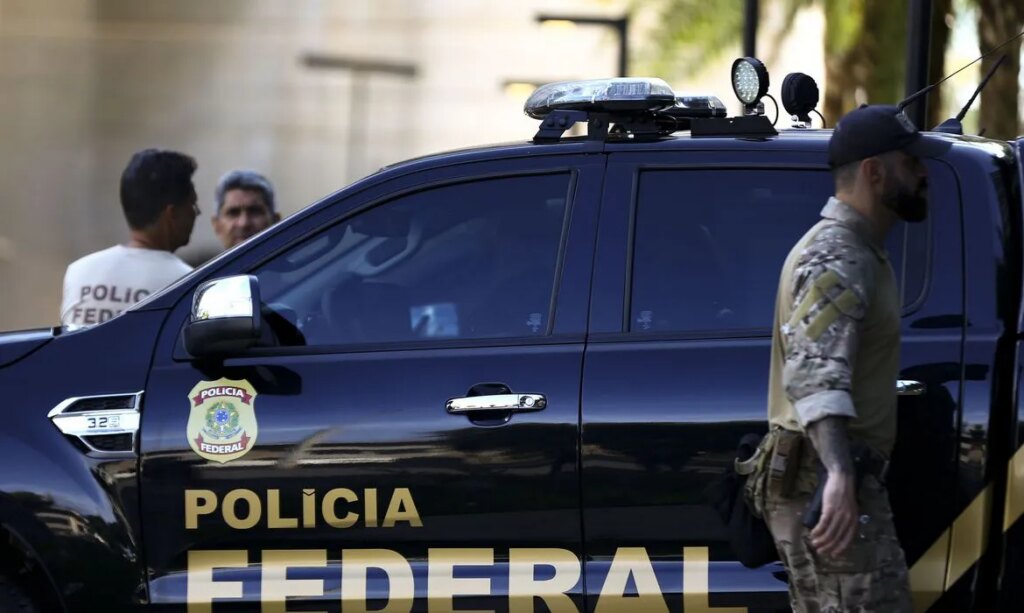 Operação da Polícia Federal desarticula esquema de tráfico de drogas e lavagem de dinheiro, em Patos e JP