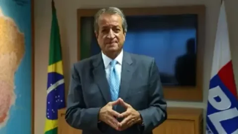 Presidente do PL, Valdemar Costa Neto é preso em flagrante com arma de fogo