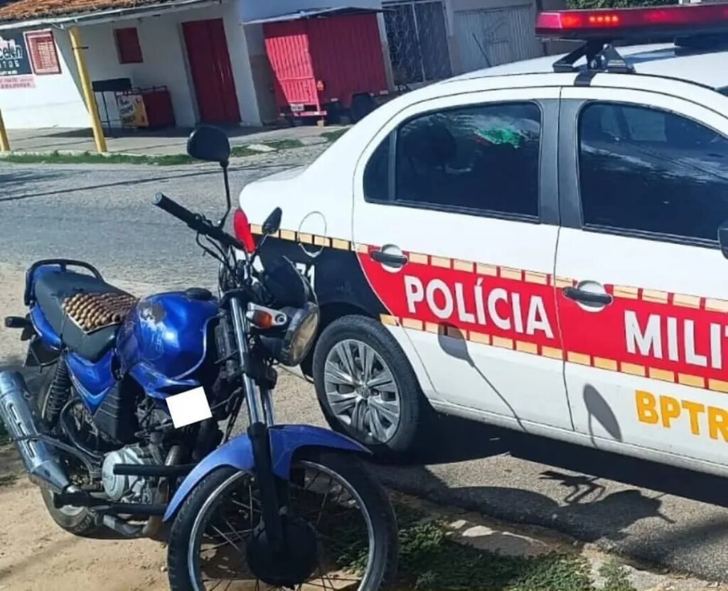 Polícia Militar prende suspeito e recupera motocicleta roubada, em Patos