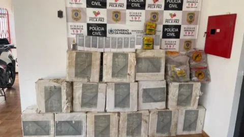Homem tenta subornar delegado após ser preso por contrabando de cigarros, em Patos