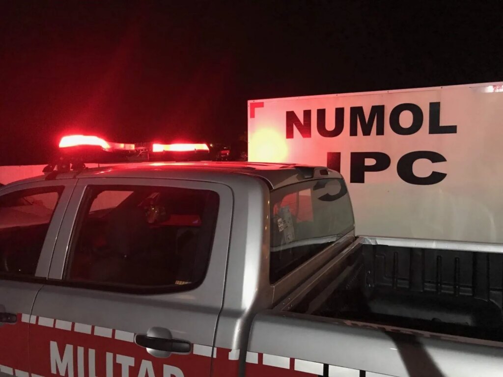 Homem em situação de rua é encontrado morto na calçada do Mercado da Carne, em Patos