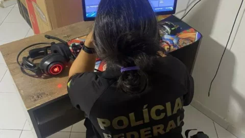 Polícia Federal cumpre mandado em Patos contra suspeito de armazenamento de pornografia infantil