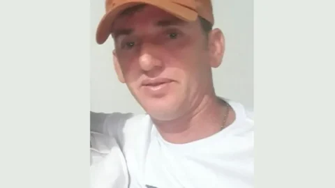Homem é morto a tiros quando seguia de moto, no Sertão da PB