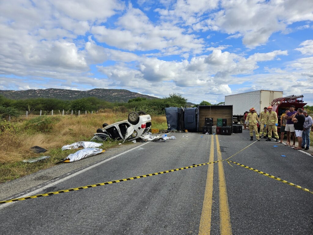 URGENTE: Grave acidente envolvendo carro a serviço da Prefeitura de Emas deixa 3 mortos, na BR-361, próximo a Santa Terezinha