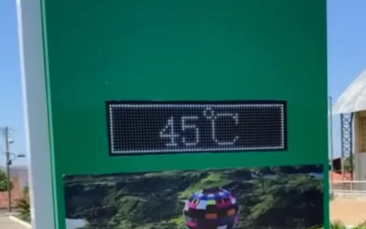 Termômetro de rua registra 45°C em cidade, no Vale do Piancó