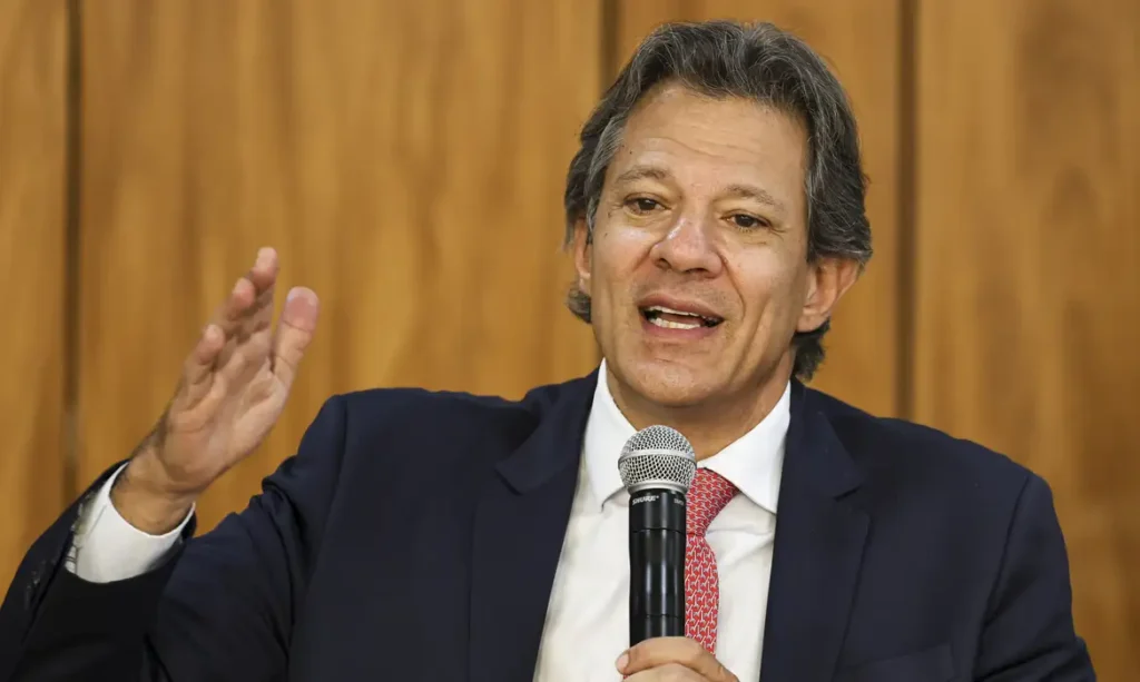 Haddad anuncia isenção de Imposto de Renda para quem ganha até R$ 5 mil
