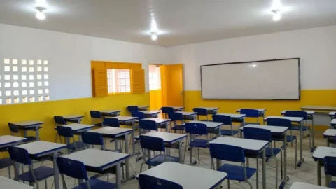 Aluno tenta matar professor a facadas dentro de escola, na PB