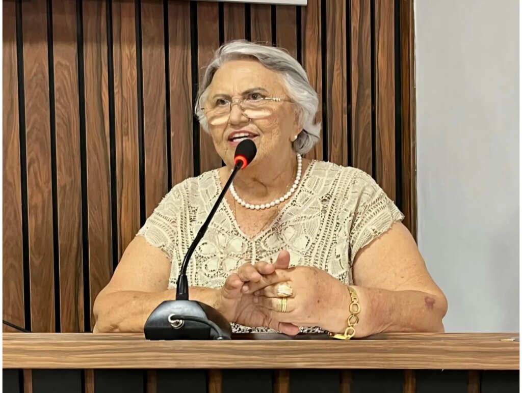 Anete Loureiro é empossada para o segundo mandato como prefeita de Emas-PB