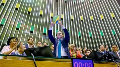Hugo Motta preside sua primeira sessão na Câmara Federal nesta segunda-feira (03)