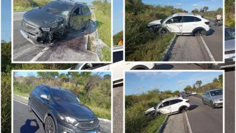 Médicos ficam feridos após colisão frontal entre dois veículos na BR-361, próximo a Catingueira