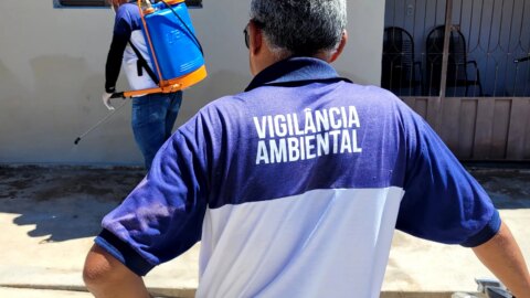 Vigilância Ambiental e Epidemiológica realizam detetização contra carrapatos em residência de Catingueira