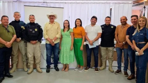 Prefeitos se reúnem com PRF para debater soluções sobre animais nas rodovias do Vale do Piancó