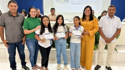 Prefeitura de Catingueira certifica mais de 100 alunos com conclusão de curso de informática