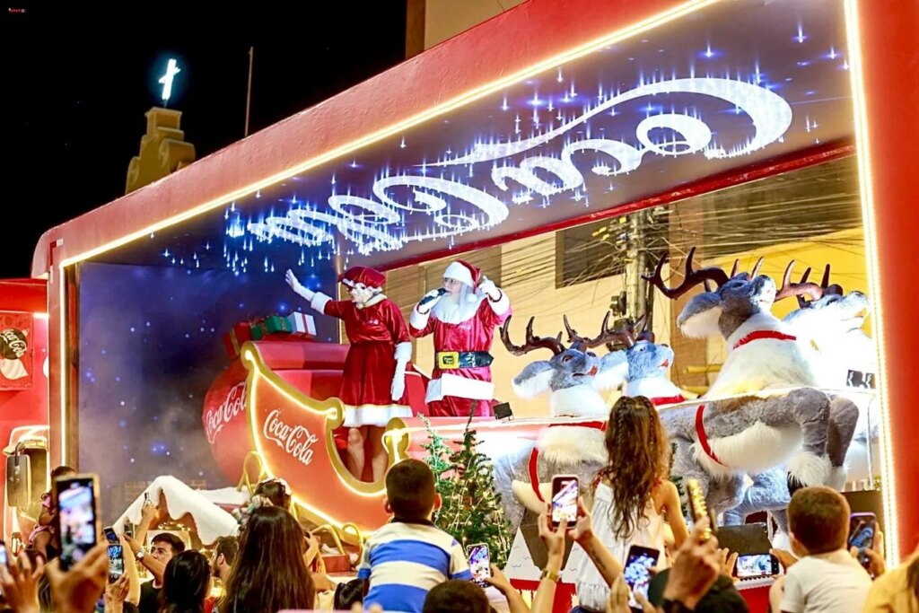 Caravana de Natal da Coca-Cola encanta e reúne famílias nas ruas de Patos