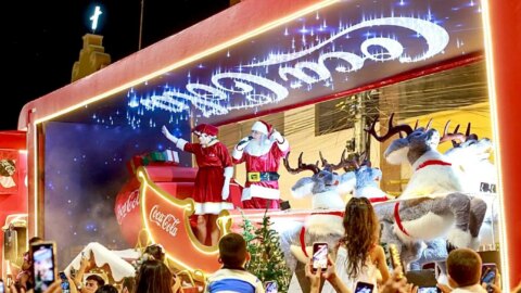 Caravana de Natal da Coca-Cola encanta e reúne famílias nas ruas de Patos