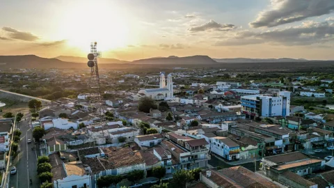 Juiz determina que prefeitura de Santa Luzia remova pichações e bloqueios ligados a facções