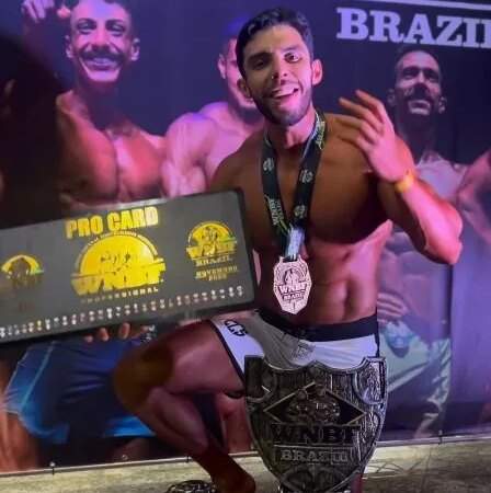 Fisiculturista de Catingueira conquista título mundial e se torna o primeiro atleta profissional do estado na WNBF