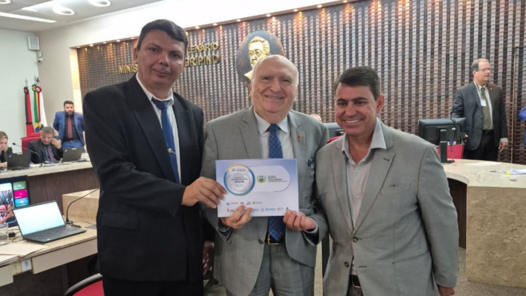 Presidente Francisco Bezerra recebe prêmio do TCE-PB no critério transparência pública pela Câmara de Santa Terezinha