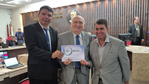 Presidente Francisco Bezerra recebe prêmio do TCE-PB no critério transparência pública pela Câmara de Santa Terezinha
