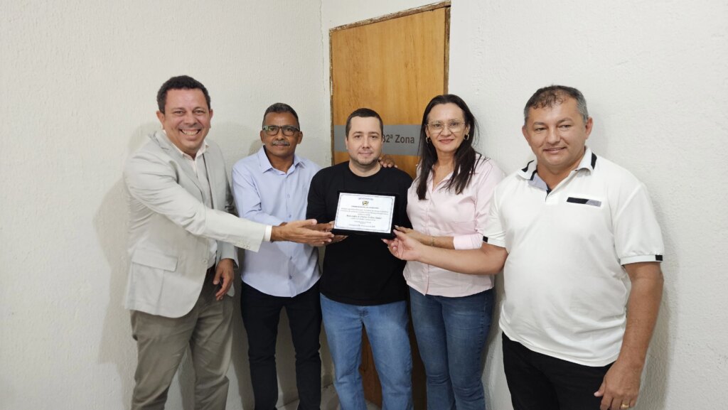 Câmara de Catingueira entrega Título de Cidadão a Dr. Marcondes de Freitas durante despedida oficial