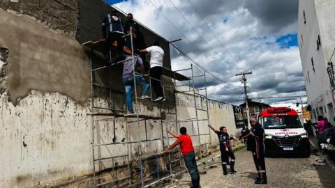 Homem sofre choque elétrico em construção no centro de Monteiro e é socorrido pelo SAMU