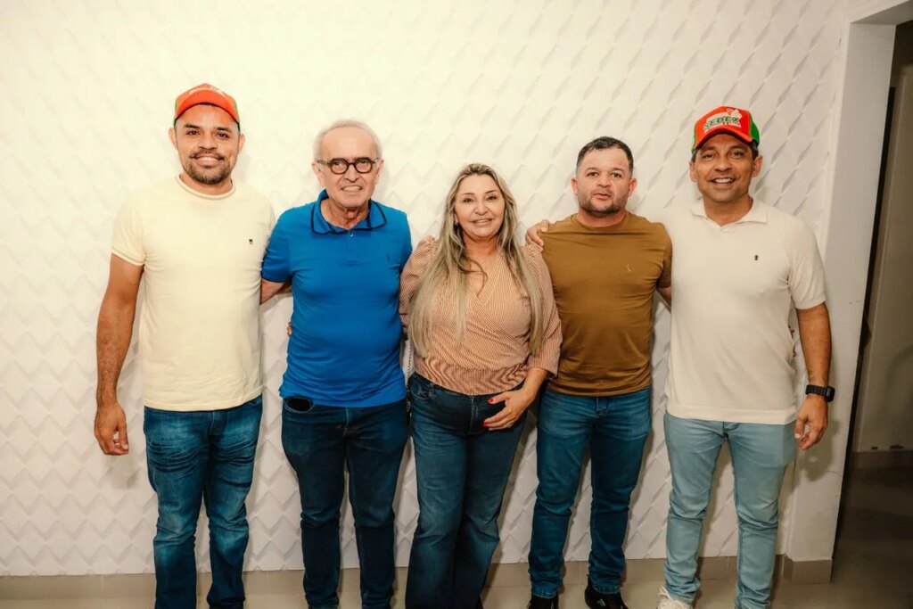 Cícero Lucena recebe adesão de grupos do vice-prefeito de Queimadas e de oposição de Baraúna