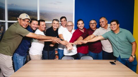 Prefeito de Alcantil anuncia apoio a Cícero Lucena e critica falta de convênios do Governo do Estado