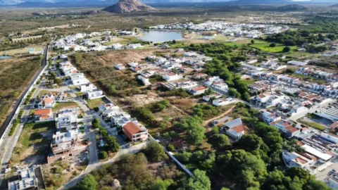 Homem invade condomínio de alto padrão em Patos, tenta furtar residência e acaba preso