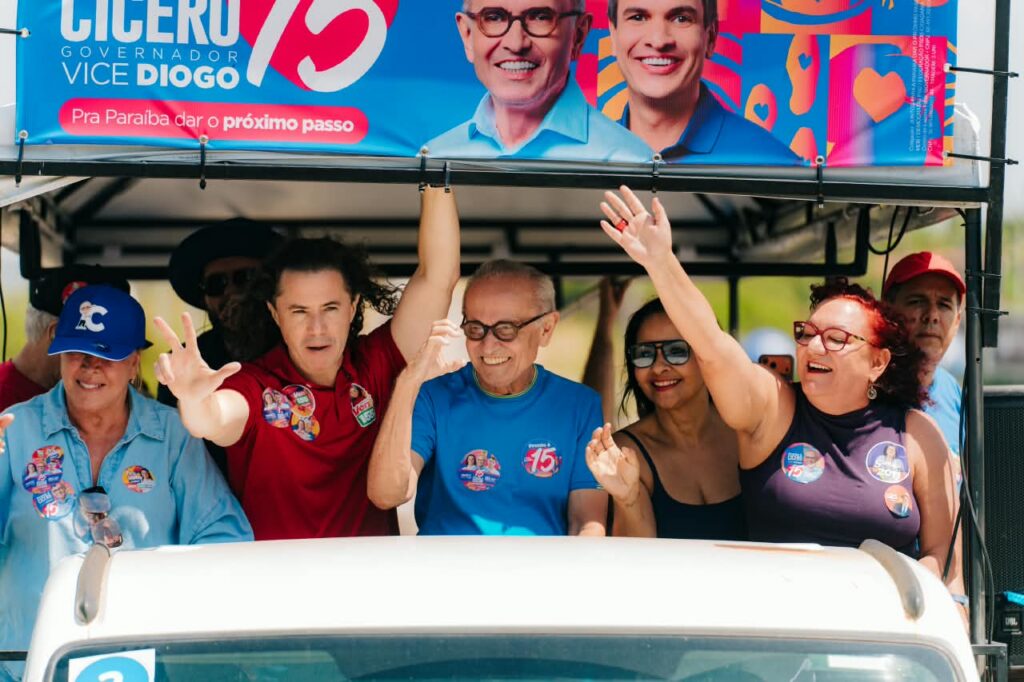 Cícero, Diogo, Veneziano e André visitam oito municípios durante caravana