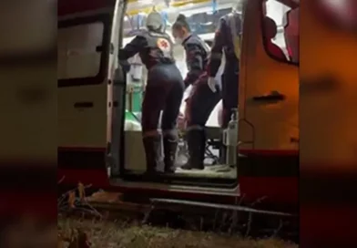 Três pessoas morrem em grave acidente entre carro e caminhão na BR-230, na PB