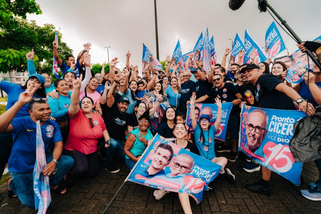 Cícero e Léo Bezerra percorrem João Pessoa com o Movimento 15