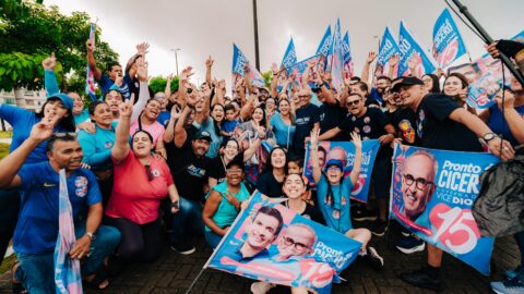 Cícero e Léo Bezerra percorrem João Pessoa com o Movimento 15