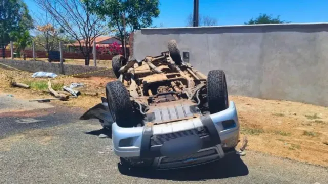 Homem morre após caminhonete capotar, no Sertão da PB